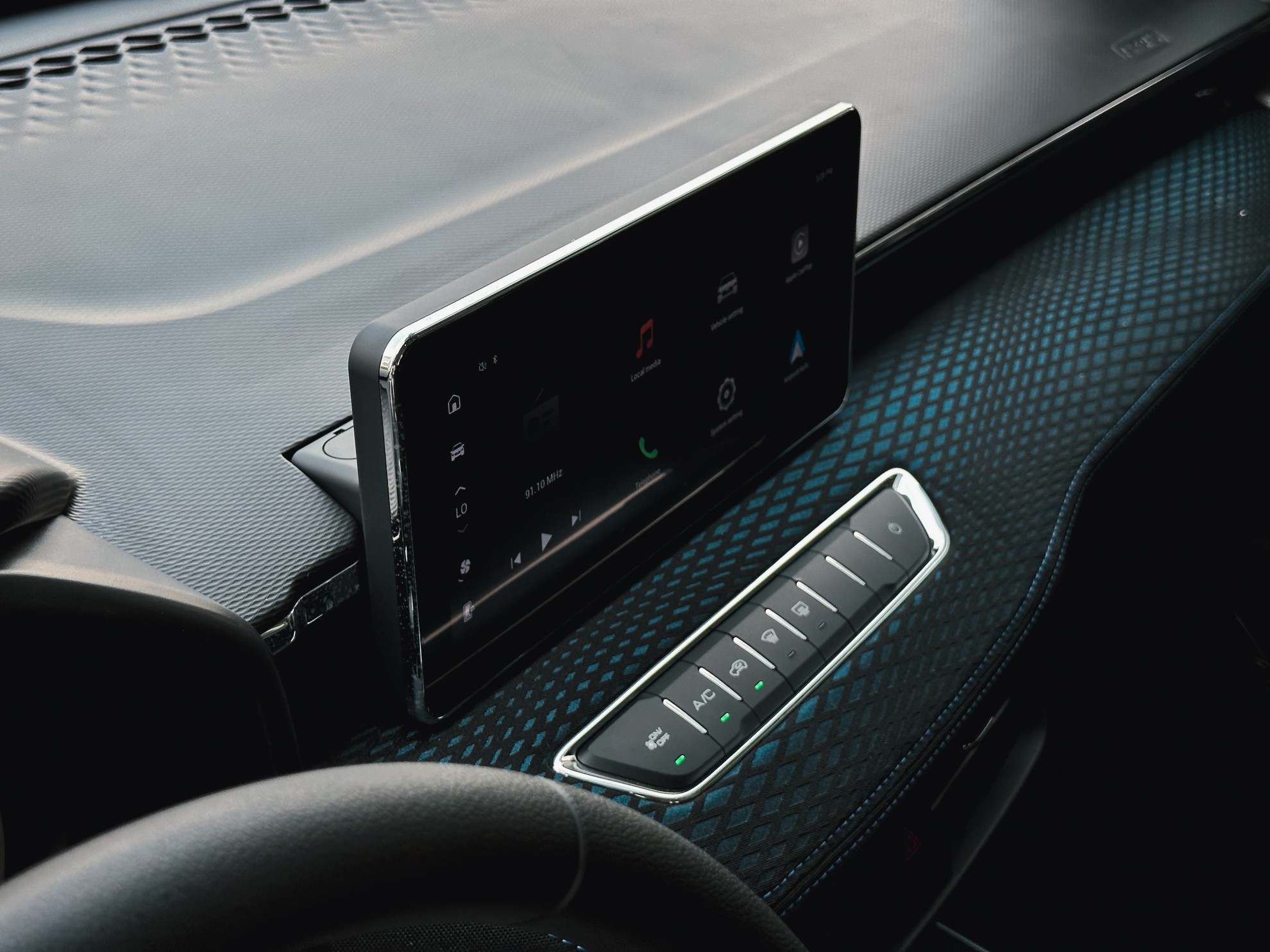 https://www.quickdrive.ae/uploads/2024/09/07/Haval (4).jpg